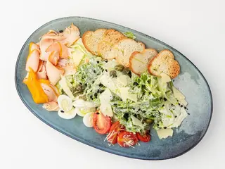 Цезарь с цыпленком (300 г)