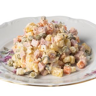 Салат оливье (150г)