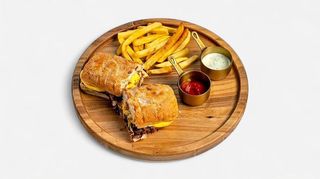 Сэндвич с мраморной говядиной томлёное в смокере (400г)