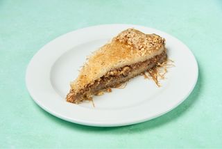 Kadaif lešnik sa suvom smokvom