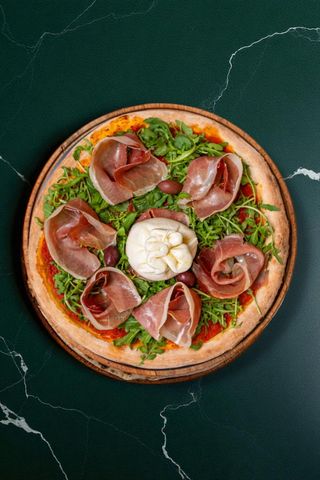 Pizza Burrata e prosciutto
