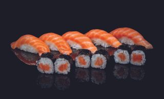 197 Mini sushi salmone