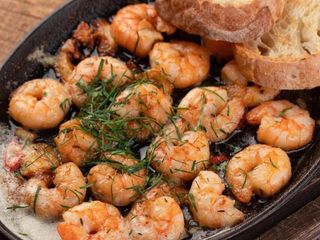 Креветки на сковороде (200г)