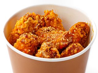 Хрустящие куриные крылья в кисло-сладком соусе (320г)