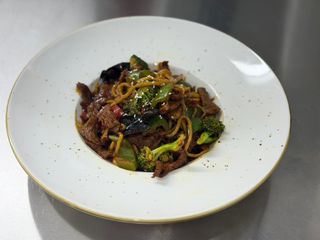 Вок с говядиной (410г)