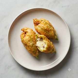 Fiori di zucca con mozzarella e alici