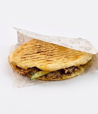 Кебаб в турецкой лепешке с курицей (350г)