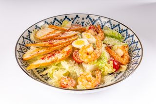 Цезарь с креветками (320г)