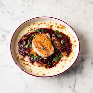 წიწილა მაყვლის სოუსში თაშმიჯაბის გარნირით