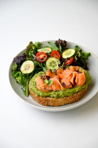 Авокадо тост с лососем (300г)