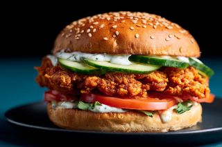 Бургер с хрустящей курицей (350г)