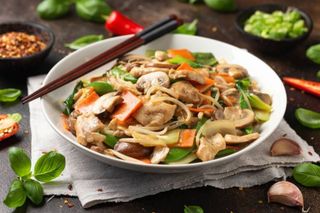 215. Chop Suey de Frango