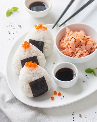21ga Onigiri di salmone cotto