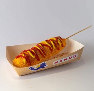 Корн-дог c сосиской и сыром (290г)