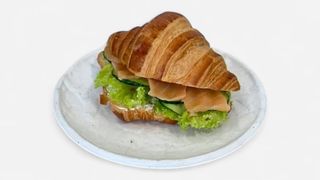 Круассан с лососем (150г)