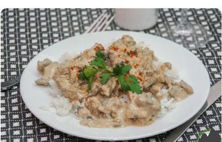 Мясо с грибами в сливочном соусе (300г)