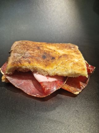 21 Prosciutto crudo sgambato