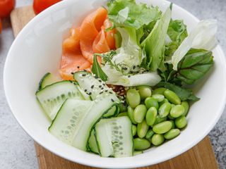 Боул салат с лососем (190г)