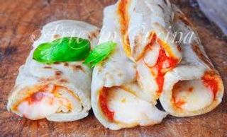 Piadina pomodoro e mozzarella