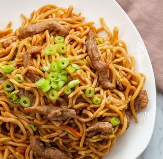 243. Noodles com Porco