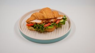 Круассан с курицей (180г)