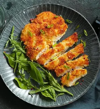 Отбивная из грудки в сухарях (100г)