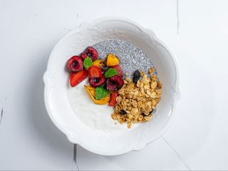 Чиа боул с йогуртом и гранолой (280г)