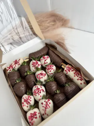 Клубника и бананы в шоколаде №4 (800г)