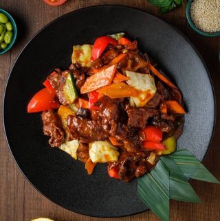Телятина с овощами    (400г)