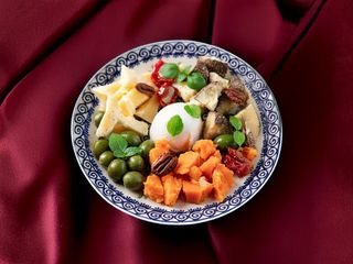 Сырная тарелка с оливками и томатами (350г)