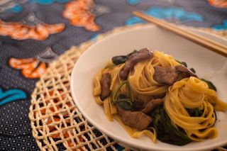 26 Fettuccine saltate con carne