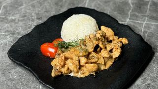 Курица в сливочном соусе с рисом (350г)