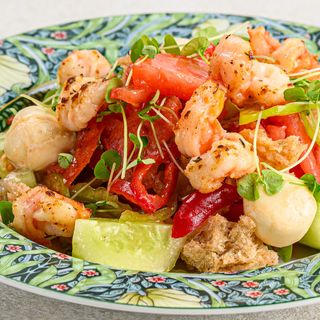 Салат с креветками и моцареллой