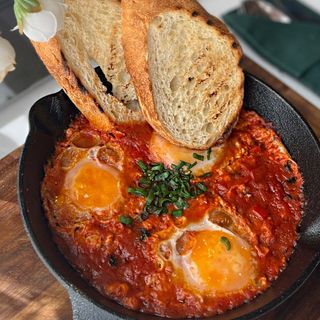 Шакшука с хумусом (330г)