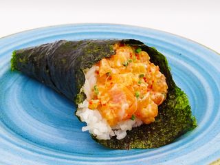 276 Temaki salmone piccante