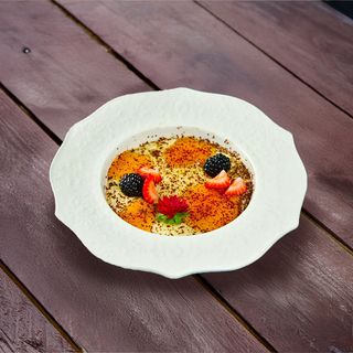 Манная каша с апельсиновым пюре, тёмным шоколадом и корицей(430г)