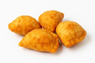 Мини чебуреки с соусом сальса (200г)