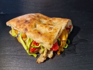 27 Melanzane, carciofi a crudo, peperoni e origano