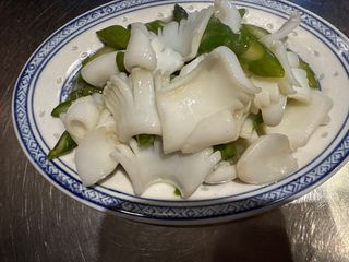 27b. Calamari con asparagi