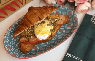 Круассан с индейкой (250г)