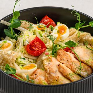 Цезарь с грушей и вялеными томатами(200г)