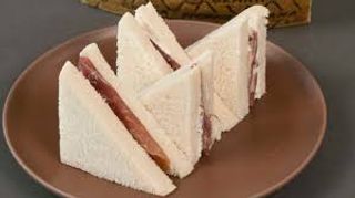 Tramezzino crudo e mozzarella