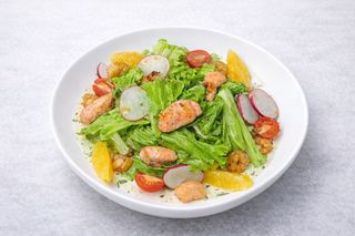 Цитрусовый салат с семгой и креветками (250г)