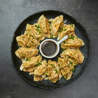 Pan fried sesame sauce dumplings