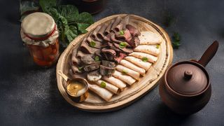 Мясные деликатесы (300г)