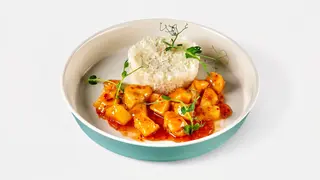 Курица с ананасами в кисло-сладком соусе (350г)