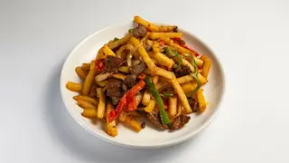 Мясо с картофелем фри (250г)