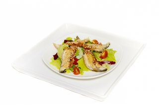 Салат с угрем и авокадо в соусе унаги (230г)