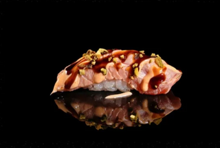 312 Spicy sake nigiri - 2 pezzi