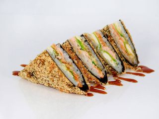 Суши-сэндвич с лососем (280г)